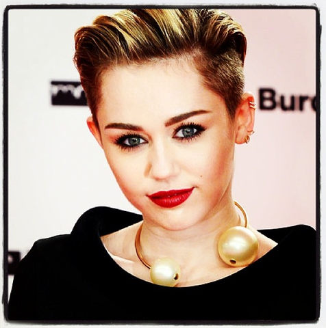 SOLD!!! Chanel Vintage Pearl Choker Necklace, 2000: Miley Cyrus