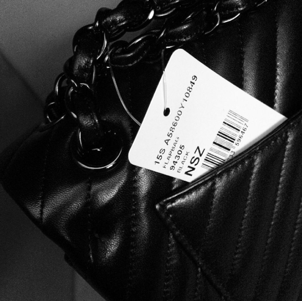 Chanel flap bag hotsell 94305 black nsz